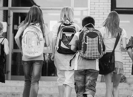 niños colegio distancia