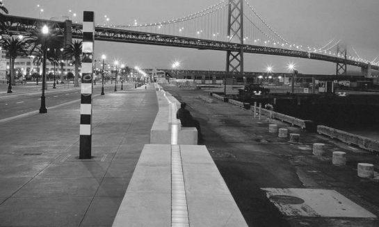 “Promenade Ribbon” 1995, San Francisco (California). Proyecto de Barbara Stauffacher Solomon, Vito Acconci y Stanley Saitowitz.