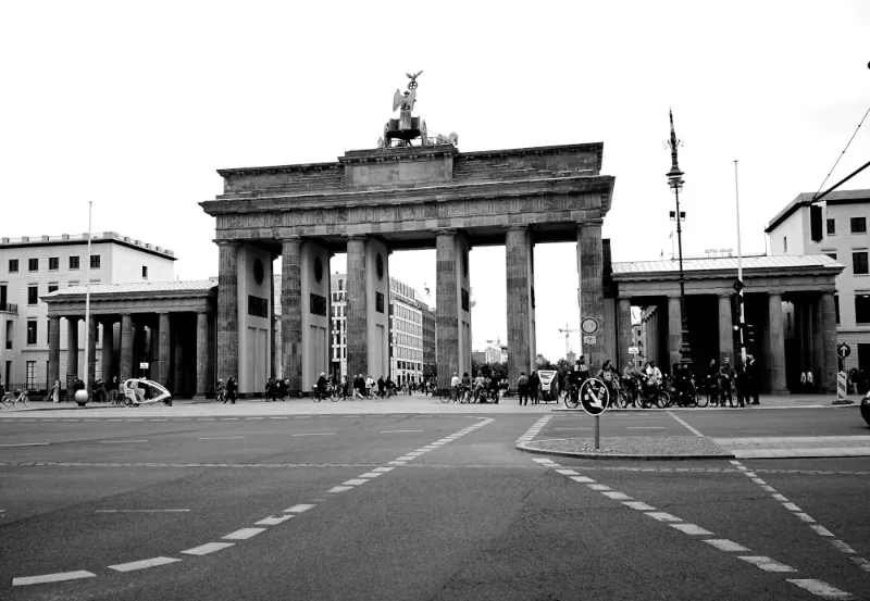La Puerta de Brandemburgo, Berlín. Una de las puertas testigo de renombrados hechos de la historia contemporánea